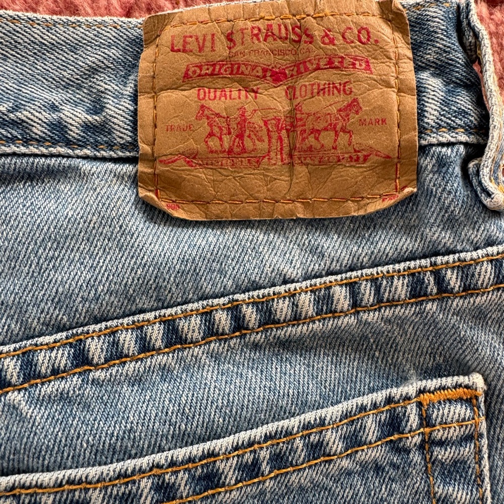 Levi’s Denim Frayed Hem Women's Shorts - Picture 5 of 7